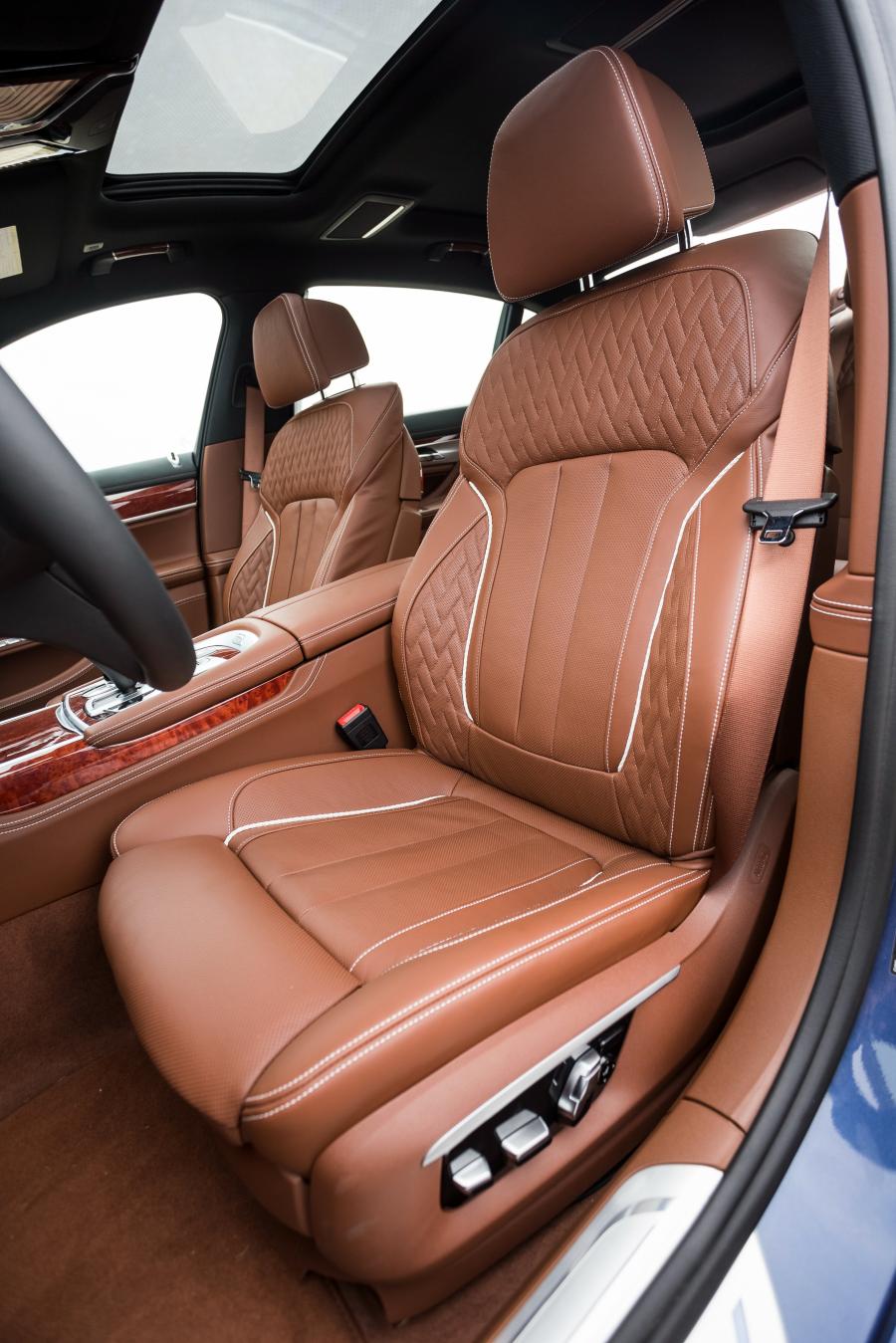 Интерьер Alpina B7 Bi-Turbo Allrad (G12) 2016 года  (NA) (фото 4 из 40)